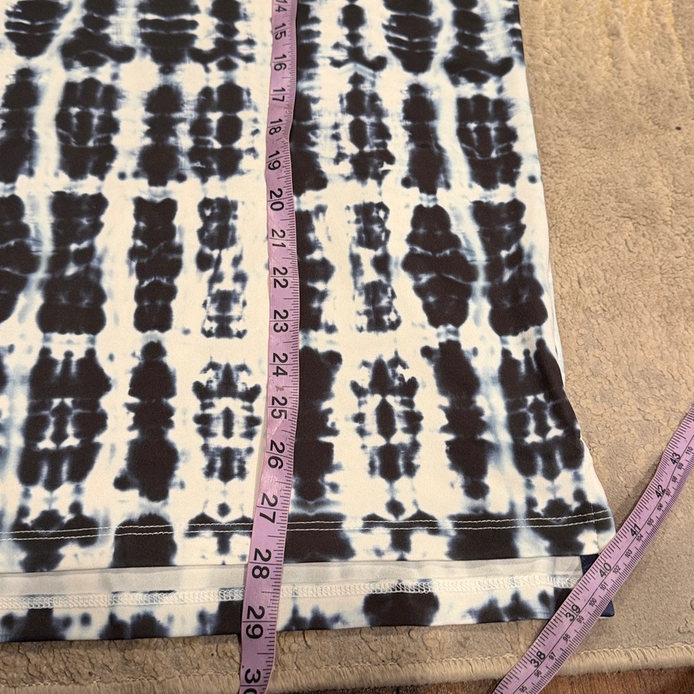 Greyson
Shibori Polo Maltese Blue size S in like new condition - Picture 6 of 9